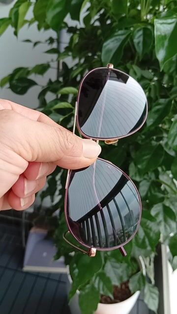 Kính râm CD Mạ vàng màu sâm panh Unisex. Mua bán Phụ kiện thời trang khác tại Quận Long Biên Hà Nội được đăng bởi Minh Tran hình 1