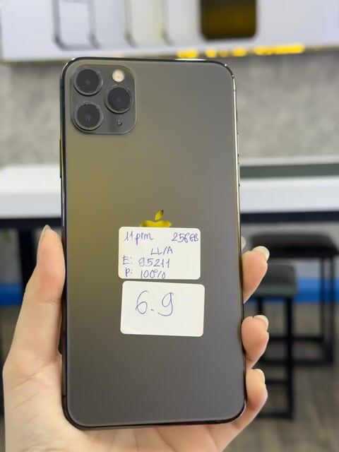 Apple iPhone 11 Pro Max 256GB Đen. Mua bán Điện thoại tại Thành phố Thủ Dầu Một Bình Dương được đăng bởi Phong Le hình 1