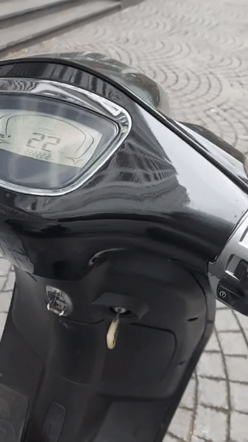 Bán xe Piagio Vespa  mầu đen chính chủ. Mua bán Xe máy tại Quận Hai Bà Trưng Hà Nội được đăng bởi Nguyễn Thu Thảo hình 1