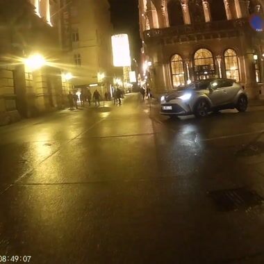 Taxi takes right of way Shared on UpRide: Abused for being in the primary position