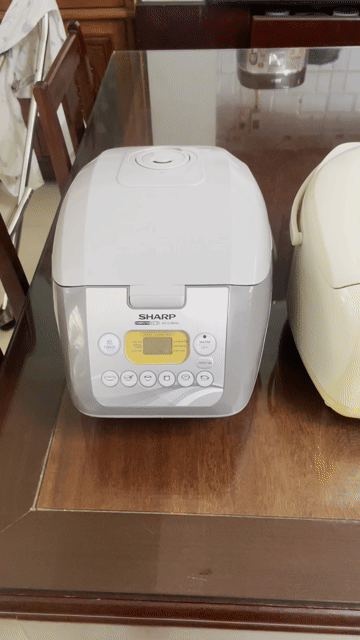 Nồi cơm điện tử Sharp 1.8 lít Thái Lan Xám. Mua bán Bếp, lò, đồ điện nhà bếp tại Thành phố Thủ Dầu Một Bình Dương được đăng bởi nguyễn thị hồng nhung hình 1