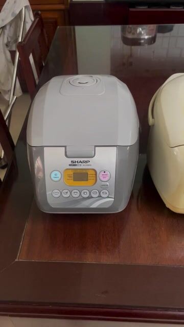 Nồi cơm điện tử Sharp 1.8 lít Thái Lan Xám. Mua bán Bếp, lò, đồ điện nhà bếp tại Thành phố Thủ Dầu Một Bình Dương được đăng bởi nguyễn thị hồng nhung hình 1