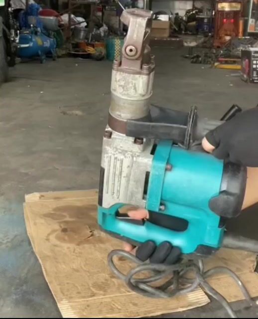 Máy đục bê tông Makita HM0830. Mua bán Đồ chuyên dụng, Giống nuôi trồng tại Huyện Hòa Thành Tây Ninh được đăng bởi điện cơ C T hình 1