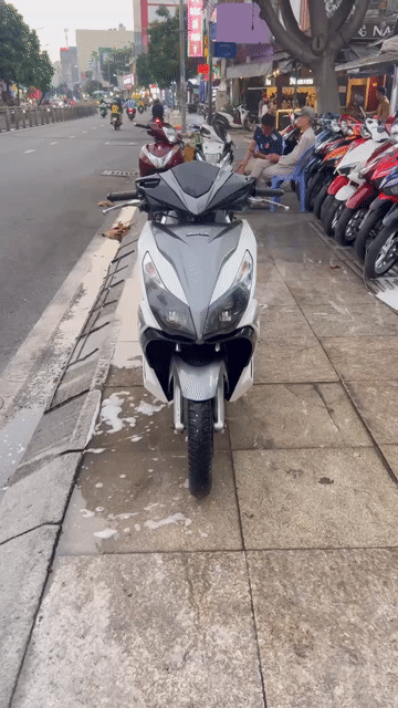 Honda Air Blade FI 2014 Trắng xám. Mua bán Xe máy tại Quận Tân Phú Tp Hồ Chí Minh được đăng bởi Tuanduy hình 1