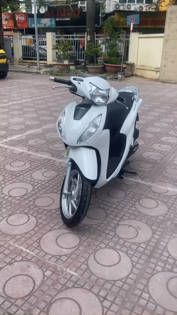 Honda Vision Trắng. Mua bán Xe máy tại Quận Nam Từ Liêm Hà Nội được đăng bởi chị lan hình 1
