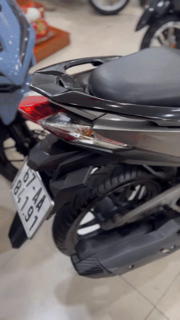 Honda Vario 125 2017 Xám đen 24.000 km. Mua bán Xe máy tại Quận 6 Tp Hồ Chí Minh được đăng bởi Cửa Hàng Xe Máy Hoà Bùi hình 1