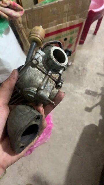 Bình xăng con Redleo. Mua bán Phụ tùng xe tại Quận Liên Chiểu Đà Nẵng được đăng bởi văn Long hình 1