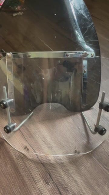 2 em kính chắn gió xe máy. Mua bán Phụ tùng xe tại Quận Bình Thạnh Tp Hồ Chí Minh được đăng bởi Nguyễn quốc hoài hình 1