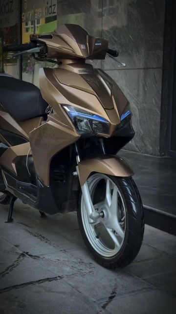 Honda Airblade 125 2017 Vàng đồng 3D 29D1. Mua bán Xe máy tại Quận Ba Đình Hà Nội được đăng bởi Xe Máy Nam Thi hình 1
