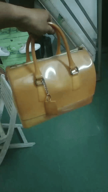 🇮🇹Giỏ xách Ý FURLA VINYL CANDY(hàng sưu tầm),có đổi. Mua bán Túi xách tại Quận Ninh Kiều Cần Thơ được đăng bởi Shop Tứ Quí hình 1