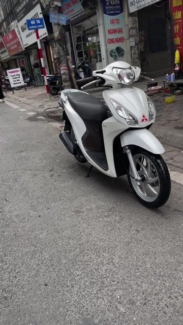 Honda Vision 2016 Trắng 28.000km. Mua bán Xe máy tại Quận Đống Đa Hà Nội được đăng bởi Hà hình 1