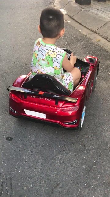 Xe ô tô điện trẻ em màu Đỏ. Mua bán Mẹ và bé tại Quận 8 Tp Hồ Chí Minh được đăng bởi Cathy hình 1