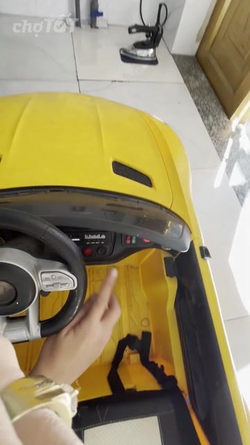 Xe ô tô điện trẻ em Mercedes-AMG Vàng 2 chỗ. Mua bán Sở thích khác tại Quận 7 Tp Hồ Chí Minh được đăng bởi VŨ TÙNG hình 1