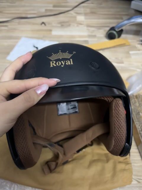 CẦN PASS MŨ BẢO HIỂM 3/4 CÓ KÍNH. Mua bán Phụ kiện thời trang khác tại Quận Gò Vấp Tp Hồ Chí Minh được đăng bởi Nguyễn My hình 1