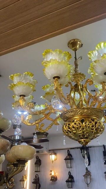 Đèn chùm thủy tinh 15 tay Vàng. Mua bán Đèn tại Quận 10 Tp Hồ Chí Minh được đăng bởi Tuyết Huỳnh hình 1