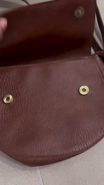 Túi đeo chéo Fadoda Da Nâu Mới. Mua bán Túi xách tại Quận 1 Tp Hồ Chí Minh được đăng bởi ruby  hình 1