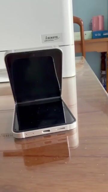 Samsung Galaxy Z Flip Bạc. Mua bán Điện thoại tại Thị xã Điện Bàn Quảng Nam được đăng bởi quang lê hình 1