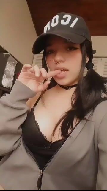 Model - Bella Montenegro blowjob