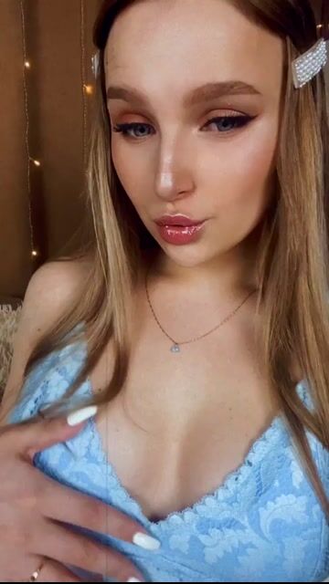 Model - SquirtTeen blowjob