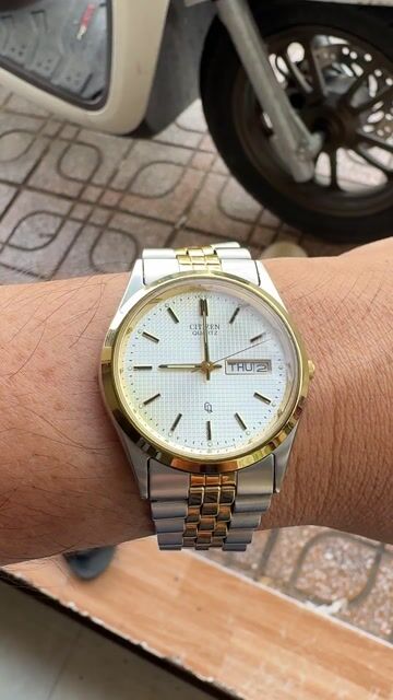 Đồng hồ Citizen Unisex Kim loại Bạc Vàng. Mua bán Đồng hồ tại Thị xã Tân Châu An Giang được đăng bởi Khang hình 1
