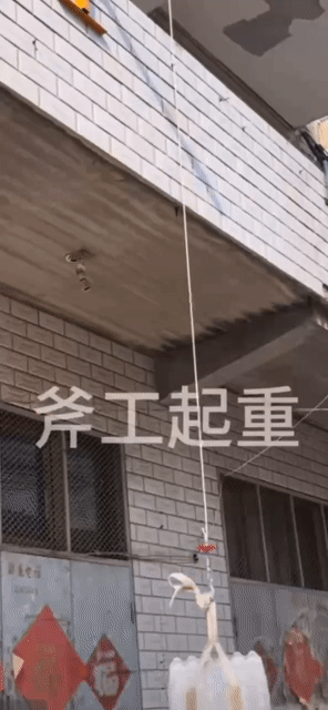 Cần cẩu mini Kim loại Vàng nhỏ gọn. Mua bán Đồ chuyên dụng, Giống nuôi trồng tại Thành phố Thủ Dầu Một Bình Dương được đăng bởi Lucas Lucas hình 1