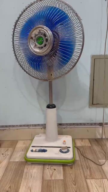 Quạt điện Toshiba Trắng xanh. Mua bán Quạt tại Huyện Hoài Đức Hà Nội được đăng bởi Nguyễn Ciên hình 1