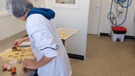 Assistant technique en milieu familial et collectif une polyvalence ... mortelle