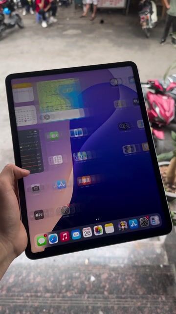 em muốn bán lại ipad prom1 512g wf bản 12.9inh. Mua bán Máy tính bảng tại Huyện Thanh Trì Hà Nội được đăng bởi Nguyễn Duy Khánh hình 1