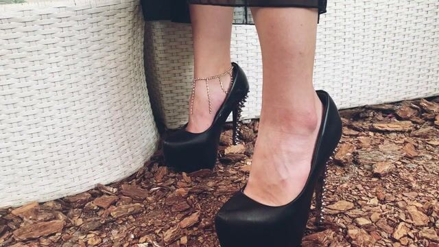 Model - Anabell young