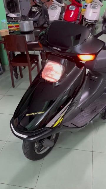 Bán xe Honda Spacy thang chân .. Mua bán Xe máy tại Quận 3 Tp Hồ Chí Minh được đăng bởi  Võ Thanh Hoàng hình 1