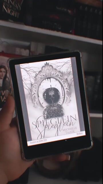 Gutes Dark Romantasy Buch 👌🏼😌

War durchgehend voller Action und Emotionen😊
Harter cliffhanger 🫣 bin gespannt wie es weiter geht 😍
Macht einfach Spaß zu lesen!

4/5⭐️