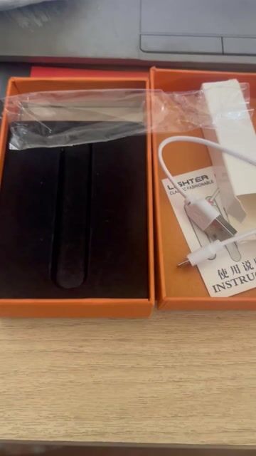 Bật lửa điện vỏ hợp kim. Mua bán Đồ sưu tầm, đồ cổ tại Thành phố Vũng Tàu Bà Rịa - Vũng Tàu được đăng bởi Trọng hình 1