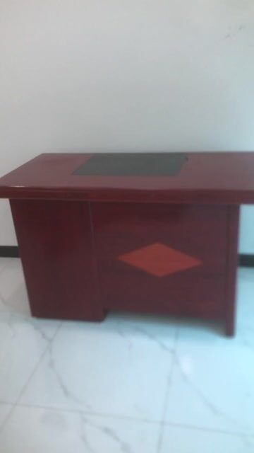 Bàn làm việc Gỗ màu Nâu đỏ 120x60cm Có tủ. Mua bán Bàn ghế tại Quận Hà Đông Hà Nội được đăng bởi LAN ANH hình 1