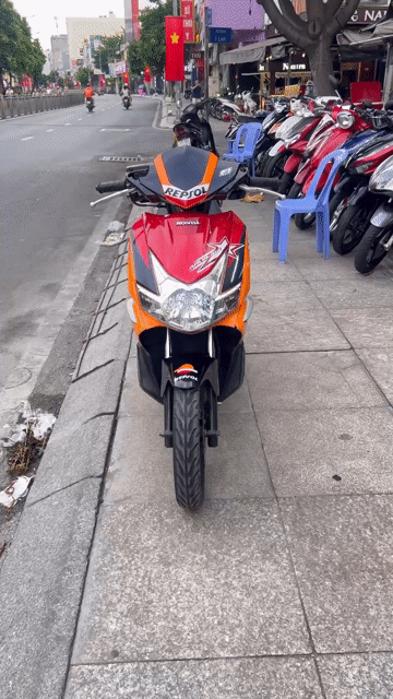 Honda Air Blade FI 2012 Đỏ cam bạc. Mua bán Xe máy tại Quận Tân Phú Tp Hồ Chí Minh được đăng bởi Tuanduy hình 1