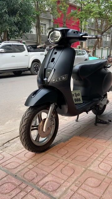 Xe máy điện JVC Vespa Đen. Mua bán Xe máy tại Quận Long Biên Hà Nội được đăng bởi Xe điện Huân Linh hình 1