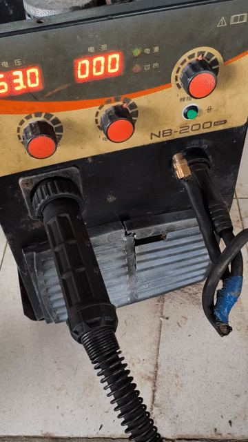 Máy hàn MIG Jasic NB200 220V đã qua sử dụng. Mua bán Đồ chuyên dụng, Giống nuôi trồng tại Huyện Trảng Bom Đồng Nai được đăng bởi Shop sửa máy hàn hình 1