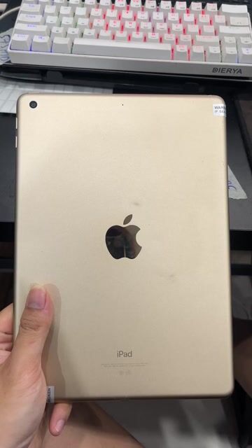 Apple iPad Gen 5 32GB Vàng. Mua bán Máy tính bảng tại Quận Hai Bà Trưng Hà Nội được đăng bởi Gia Đồng hình 1