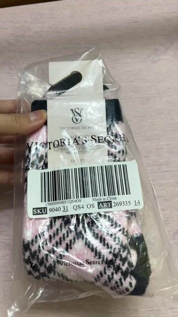 Tất Victorias Secret kẻ caro lông cừu Nữ. Mua bán Phụ kiện thời trang khác tại Thành phố Bà Rịa Bà Rịa - Vũng Tàu được đăng bởi Min Nguyen hình 1