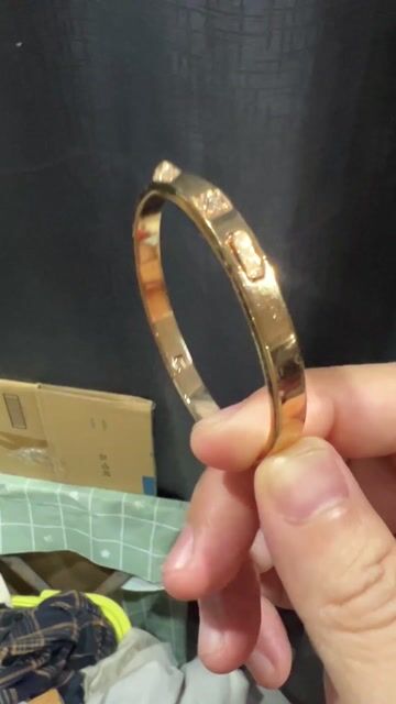 Vòng tay Swarovski Tactic Nữ Vàng M. Mua bán Phụ kiện thời trang khác tại Quận 3 Tp Hồ Chí Minh được đăng bởi Mộc Lu hình 1