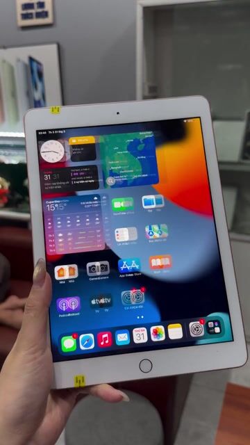Apple iPad Gen 6 32GB Vàng hồng. Mua bán Máy tính bảng tại Quận Hoàng Mai Hà Nội được đăng bởi Lã Bình iPad hình 1