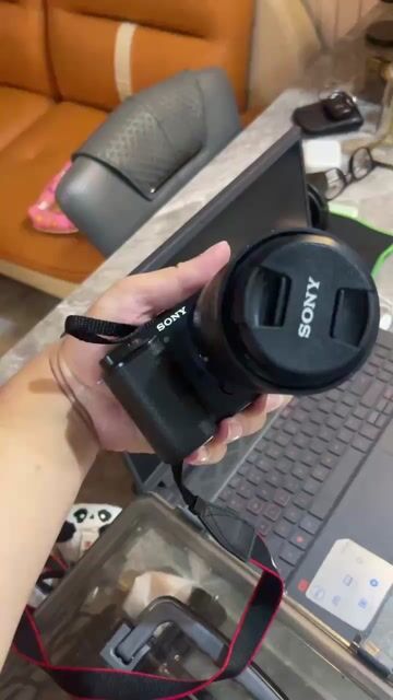 sang nhựơng Máy ảnh Sony ZVE-10 lens gia th.lượng. Mua bán Máy ảnh, Máy quay tại Thành phố Buôn Ma Thuột Đắk Lắk được đăng bởi An Thanh Lý hình 1