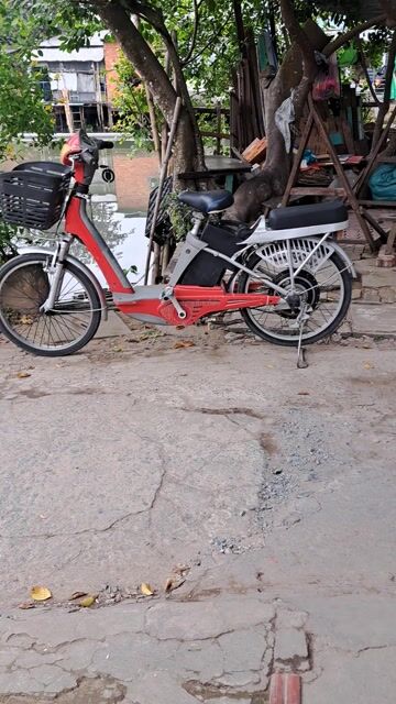 Xe đạp điện Đỏ Xám. Mua bán Xe đạp tại Quận Ninh Kiều Cần Thơ được đăng bởi Trần Phú Quới hình 1