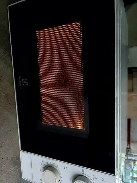 Lò vi sóng Electrolux EMM2022GW. Mua bán Bếp, lò, đồ điện nhà bếp tại Thành phố Nam Định Nam Định được đăng bởi Japan Trần hình 1