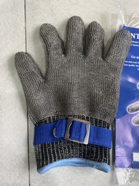 Găng tay chống cắt Dây thép sz L tay phải. Mua bán Phụ kiện thời trang khác tại Quận 8 Tp Hồ Chí Minh được đăng bởi Philipky hình 1