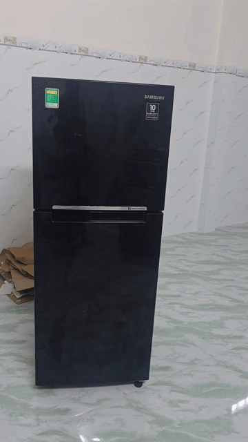 Tủ lạnh Samsung 208 lít Đen. Mua bán Tủ lạnh tại Thành phố Mỹ Tho Tiền Giang được đăng bởi HÀNG QUA SỬ DỤNG hình 1