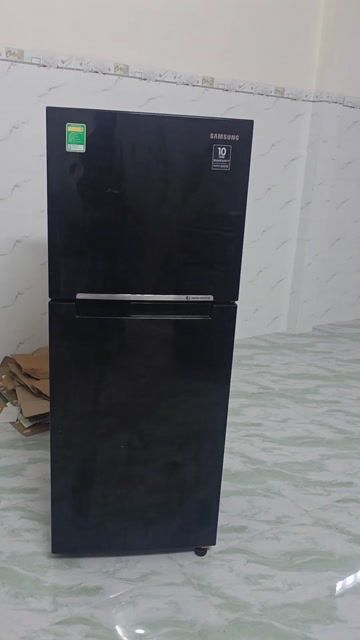 Tủ lạnh Samsung 208 lít Đen. Mua bán Tủ lạnh tại Thành phố Mỹ Tho Tiền Giang được đăng bởi HÀNG QUA SỬ DỤNG hình 1