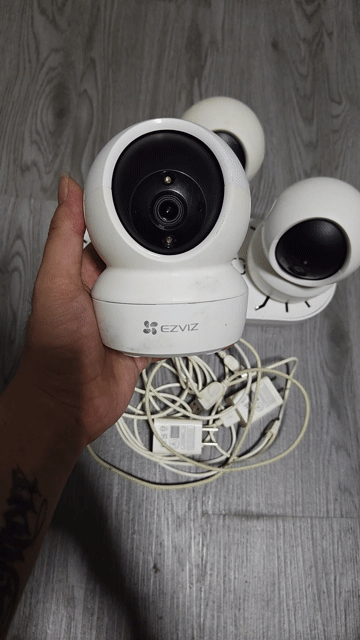 2 Cam eviz cn6 4mp 2k đẹp. Mua bán Máy ảnh, Máy quay tại Quận Cầu Giấy Hà Nội được đăng bởi Nguyễn Văn Đạt hình 1