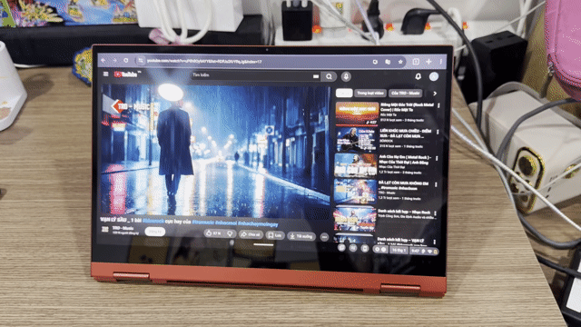 Laptop Samsung Chromebook Cảm ứng màn hình Gập 360. Mua bán Laptop tại Quận 8 Tp Hồ Chí Minh được đăng bởi Thu Huong hình 1