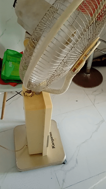 Quạt hơi nước Kangaroo Trắng kem. Mua bán Quạt tại Thành phố Huế Thừa Thiên Huế được đăng bởi TMMMT hình 1