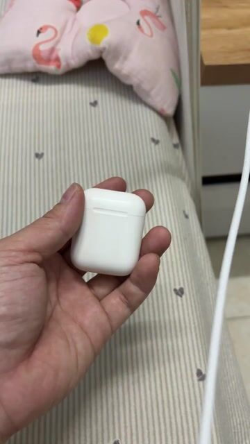 Tai nghe Apple AirPods 2 Trắng. Mua bán Tivi, Âm thanh tại Huyện Đông Anh Hà Nội được đăng bởi Lê Hoàng Anh hình 1